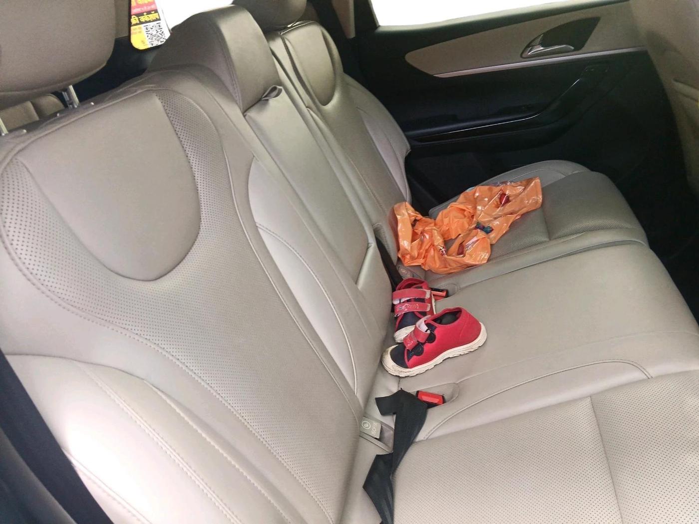 2024 Mahindra XUV700 AX 7 LUXURY D AT 7 STR, Diesel, Automatic, 95,702 km, interior