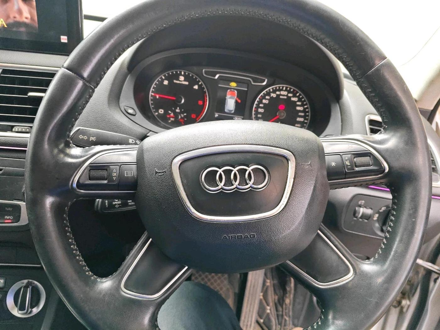 2014 Audi Q3 2.0 TDI QUATTRO, Diesel, Automatic, 1,16,624 km, interior