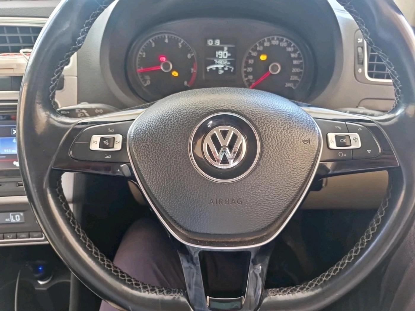 2016 Volkswagen Polo HIGHLINE1.2L, Petrol, Manual, 74,902 km, interior