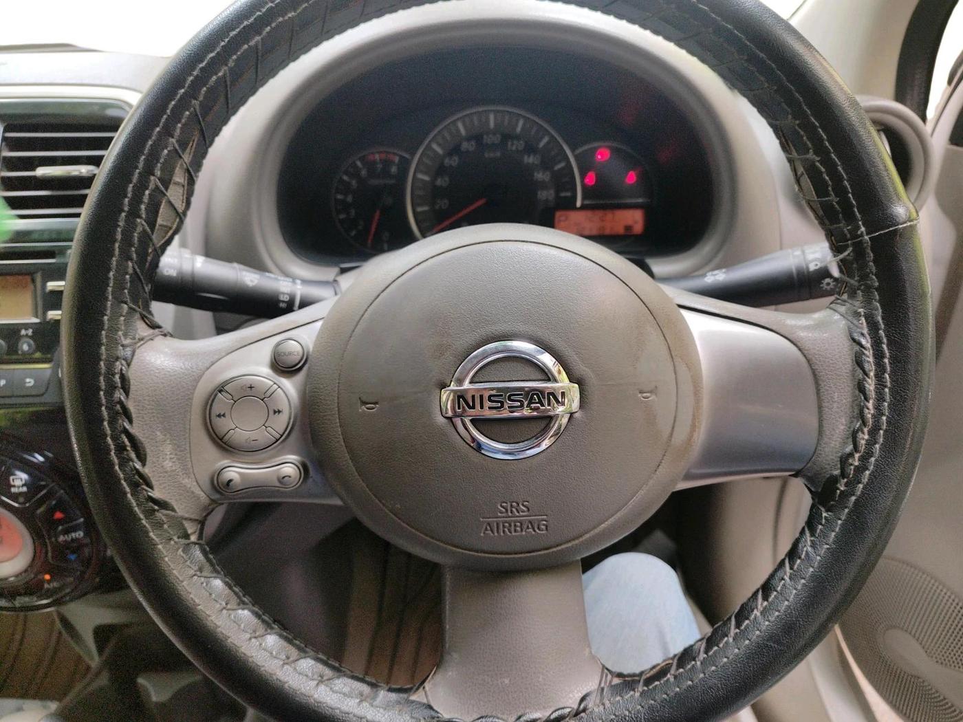 2013 Nissan Micra XV CVT, Petrol, Automatic, 1,21,181 km, interior