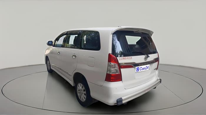 2015 Toyota Innova 2.5 VX 7 STR, Diesel, Manual, 1,06,741 km, exterior