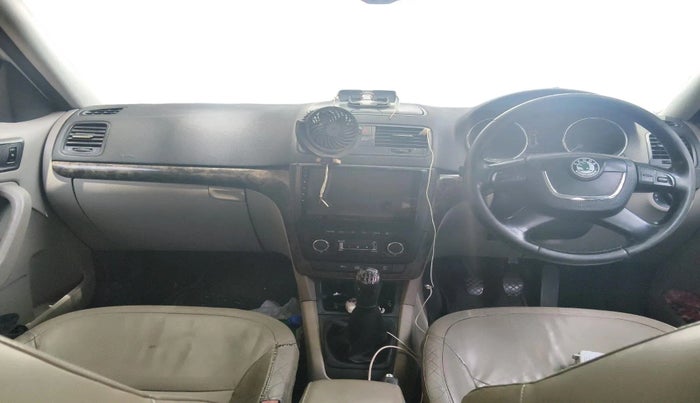 2011 Skoda Yeti ELEGANCE 2.0 TDI CR 4X4, Diesel, Manual, 1,27,277 km, interior