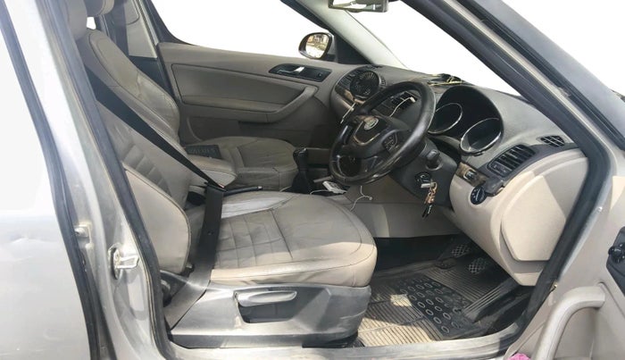 2011 Skoda Yeti ELEGANCE 2.0 TDI CR 4X4, Diesel, Manual, 1,27,277 km, interior