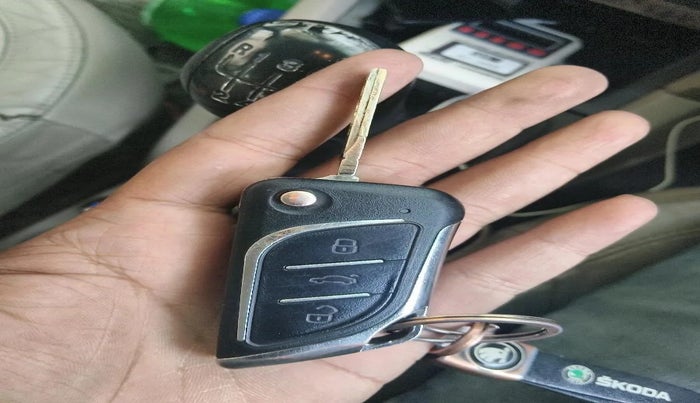 2011 Skoda Yeti ELEGANCE 2.0 TDI CR 4X4, Diesel, Manual, 1,27,277 km, interior