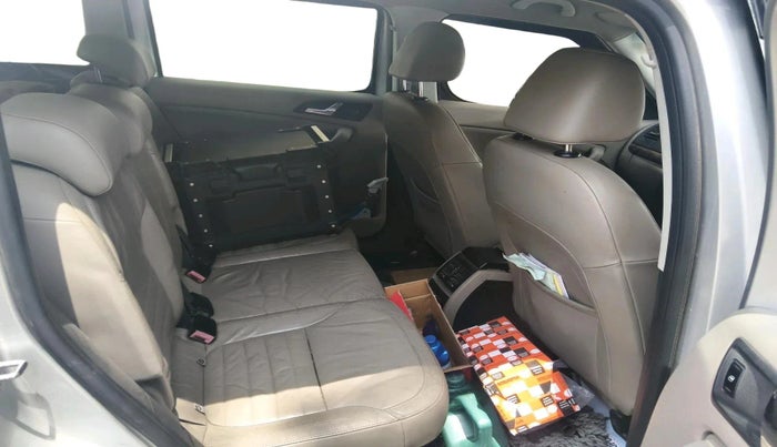 2011 Skoda Yeti ELEGANCE 2.0 TDI CR 4X4, Diesel, Manual, 1,27,277 km, interior