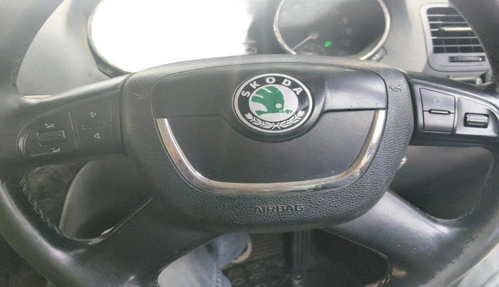 2011 Skoda Yeti ELEGANCE 2.0 TDI CR 4X4, Diesel, Manual, 1,27,277 km, interior