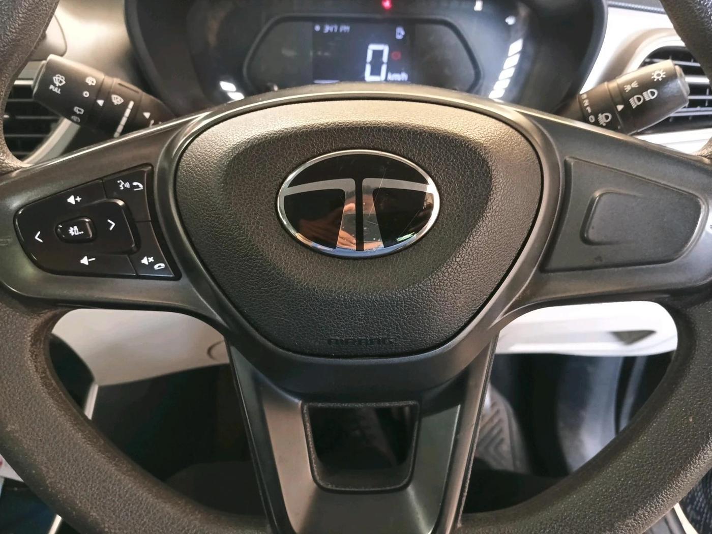 2024 Tata ALTROZ XZ CNG, CNG, Manual, 37,261 km, interior