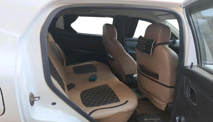 2017 Renault Kwid RXT 1.0 AMT (O), Petrol, Automatic, 1,00,880 km, interior