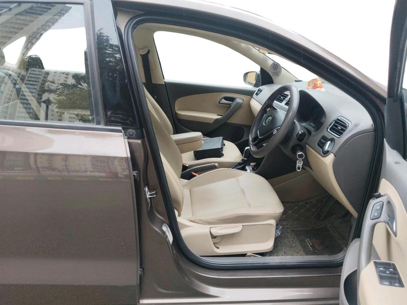 2017 Volkswagen Vento HIGHLINE PETROL AT, Petrol, Automatic, 45,956 km, interior
