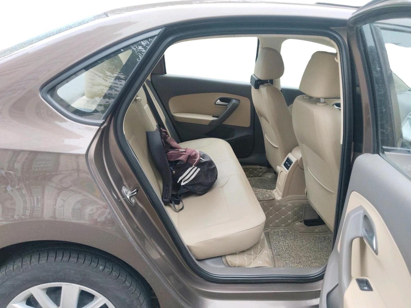 2017 Volkswagen Vento HIGHLINE PETROL AT, Petrol, Automatic, 45,956 km, interior