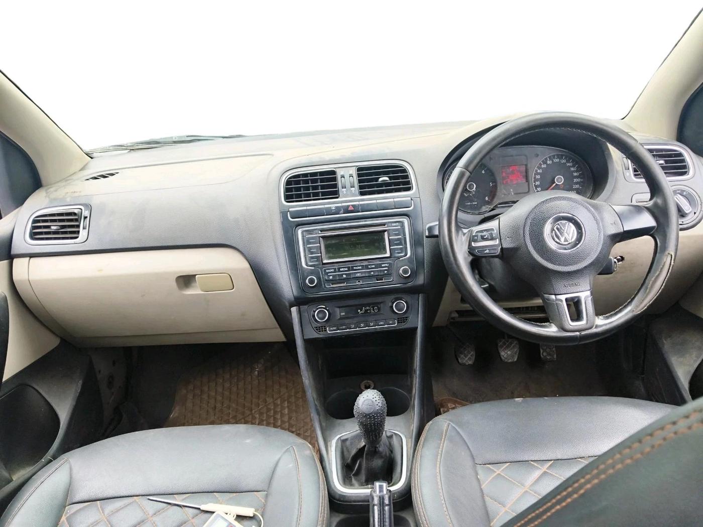 2013 Volkswagen Polo HIGHLINE DIESEL, Diesel, Manual, 1,20,827 km, interior