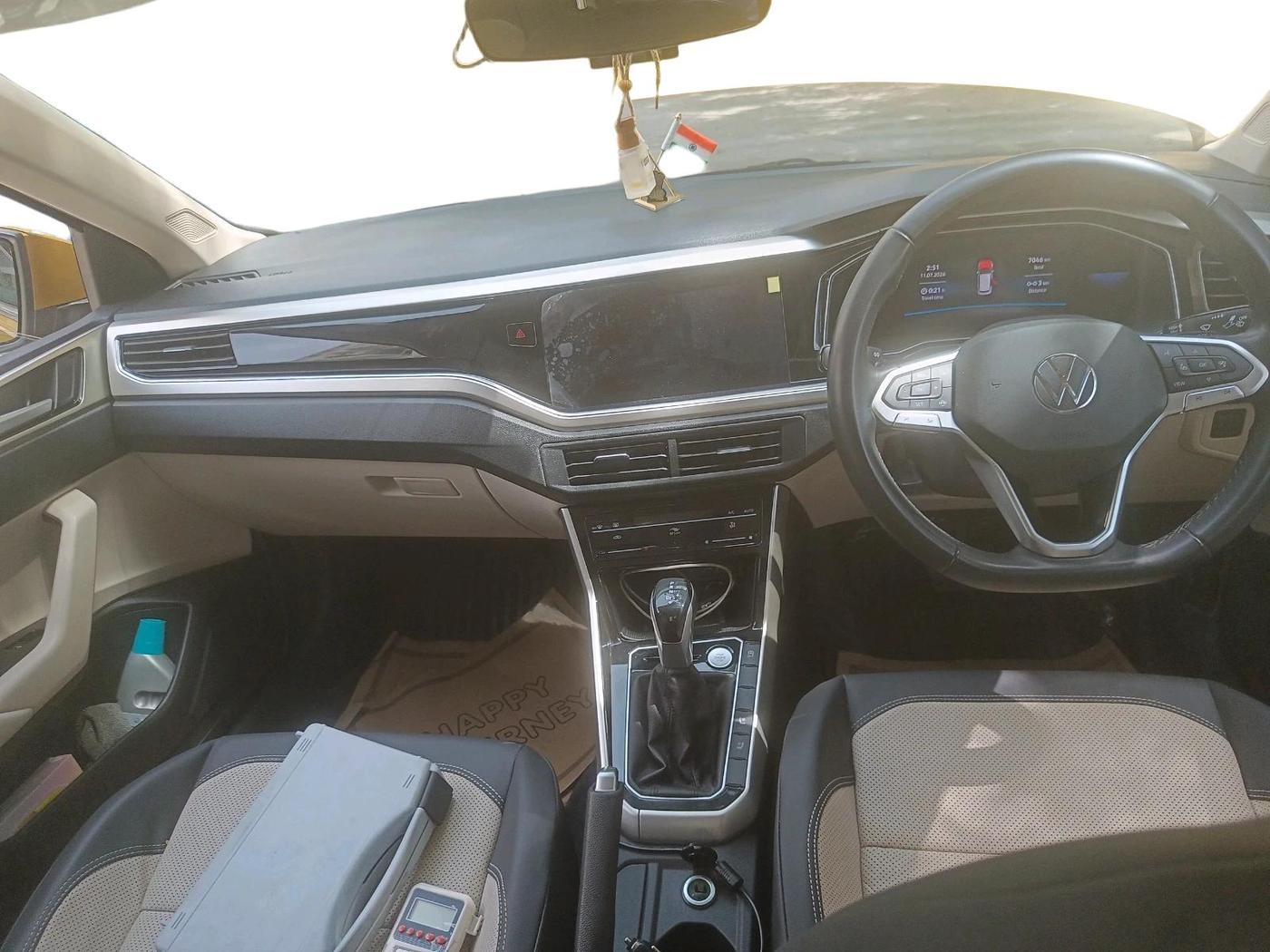 2022 Volkswagen VIRTUS TOPLINE TSI 1.0 AT, Petrol, Automatic, 7,046 km, interior