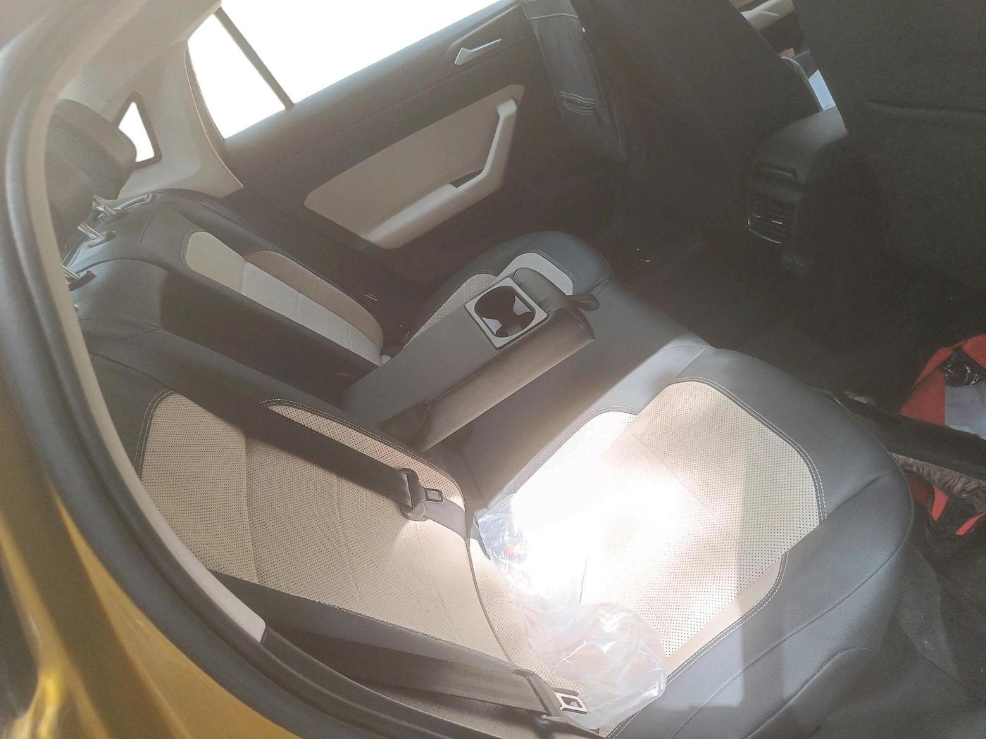 2022 Volkswagen VIRTUS TOPLINE TSI 1.0 AT, Petrol, Automatic, 7,046 km, interior
