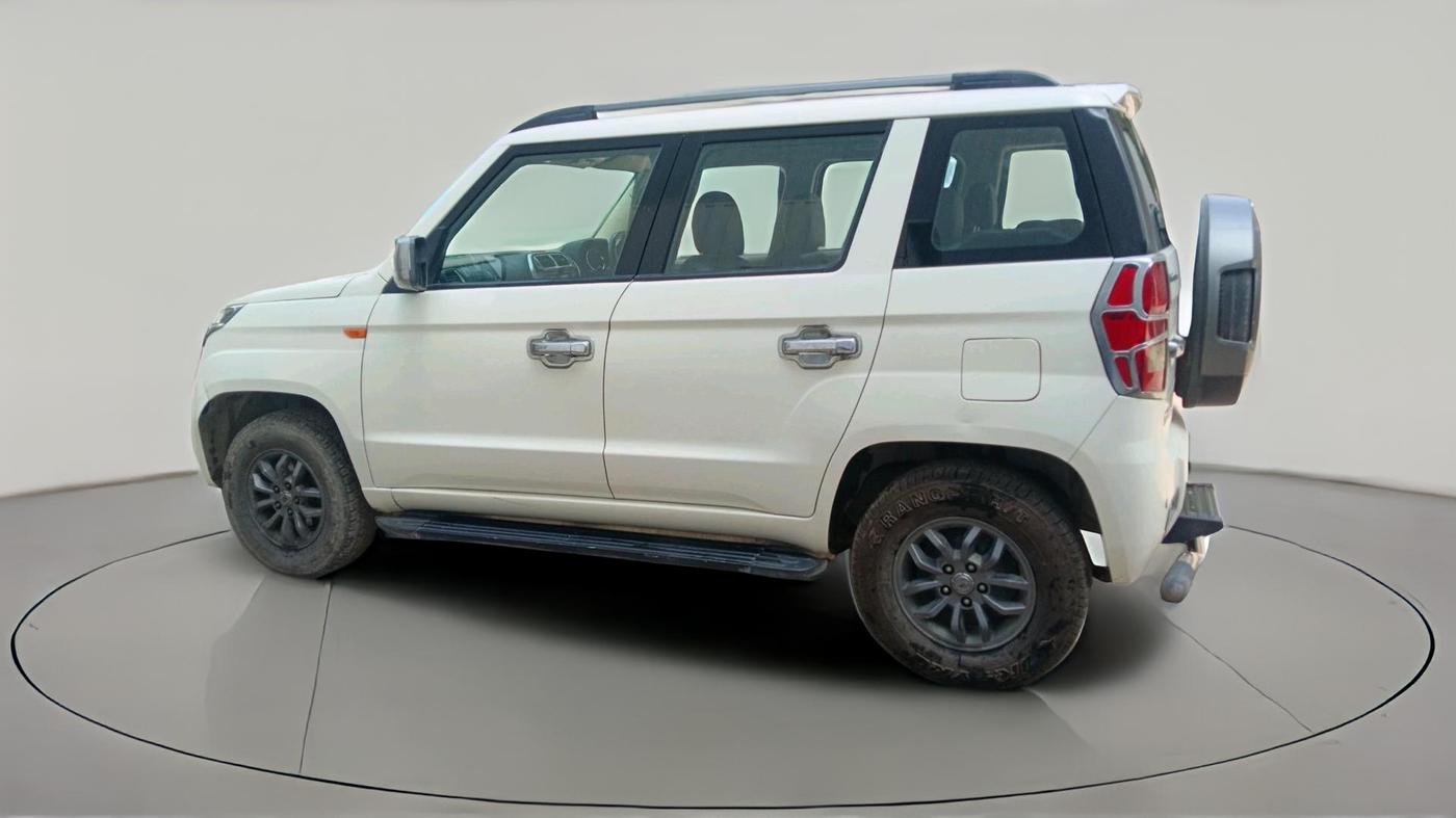 2017 Mahindra TUV300 T10 AMT, Diesel, Automatic, 1,04,842 km, exterior
