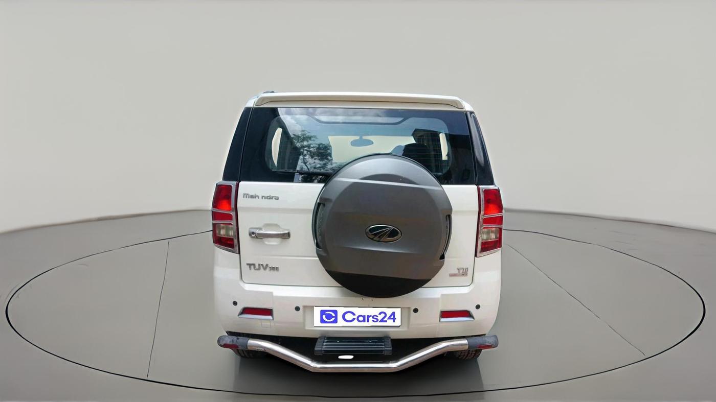 2017 Mahindra TUV300 T10 AMT, Diesel, Automatic, 1,04,842 km, exterior