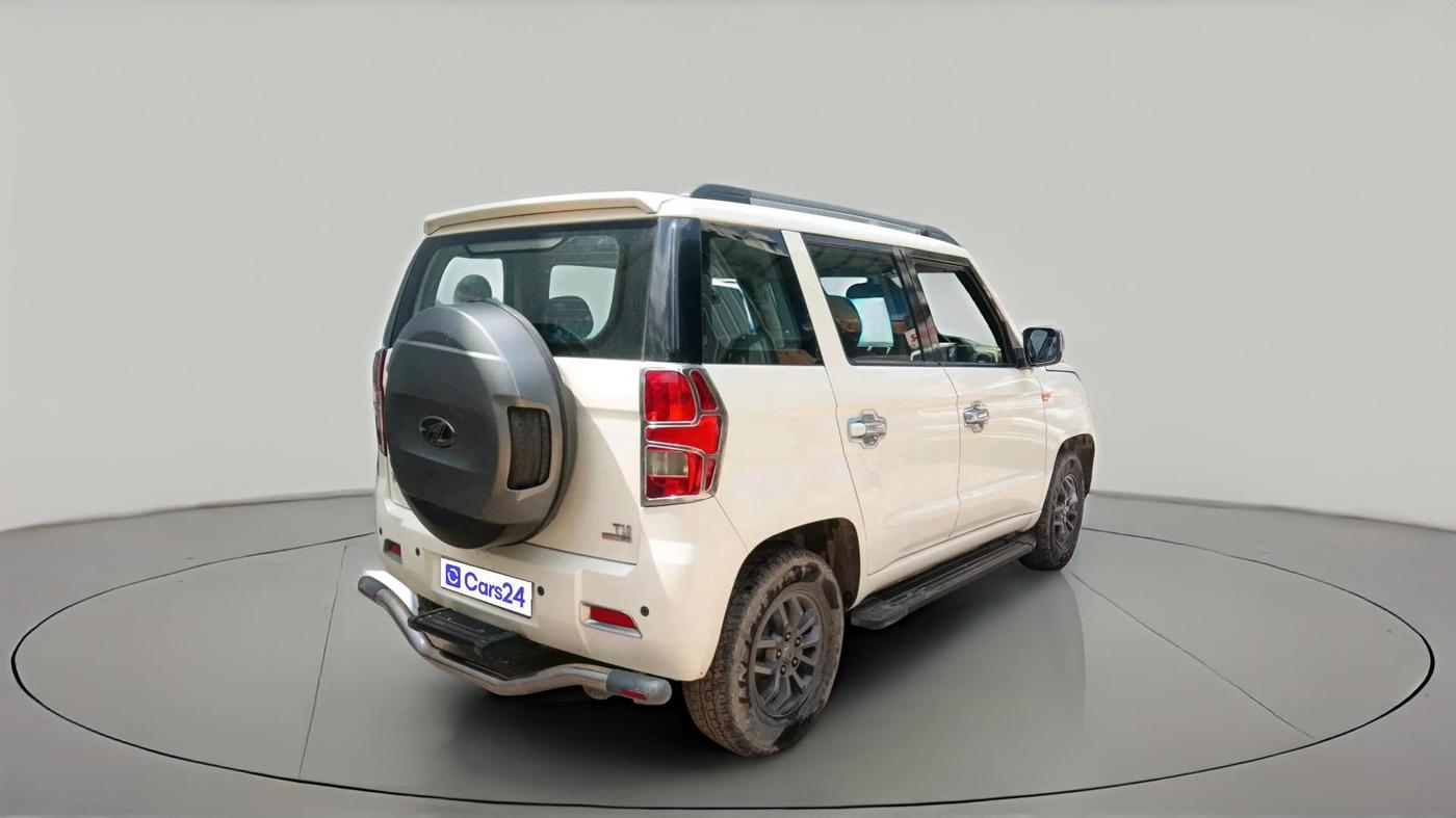 2017 Mahindra TUV300 T10 AMT, Diesel, Automatic, 1,04,842 km, exterior