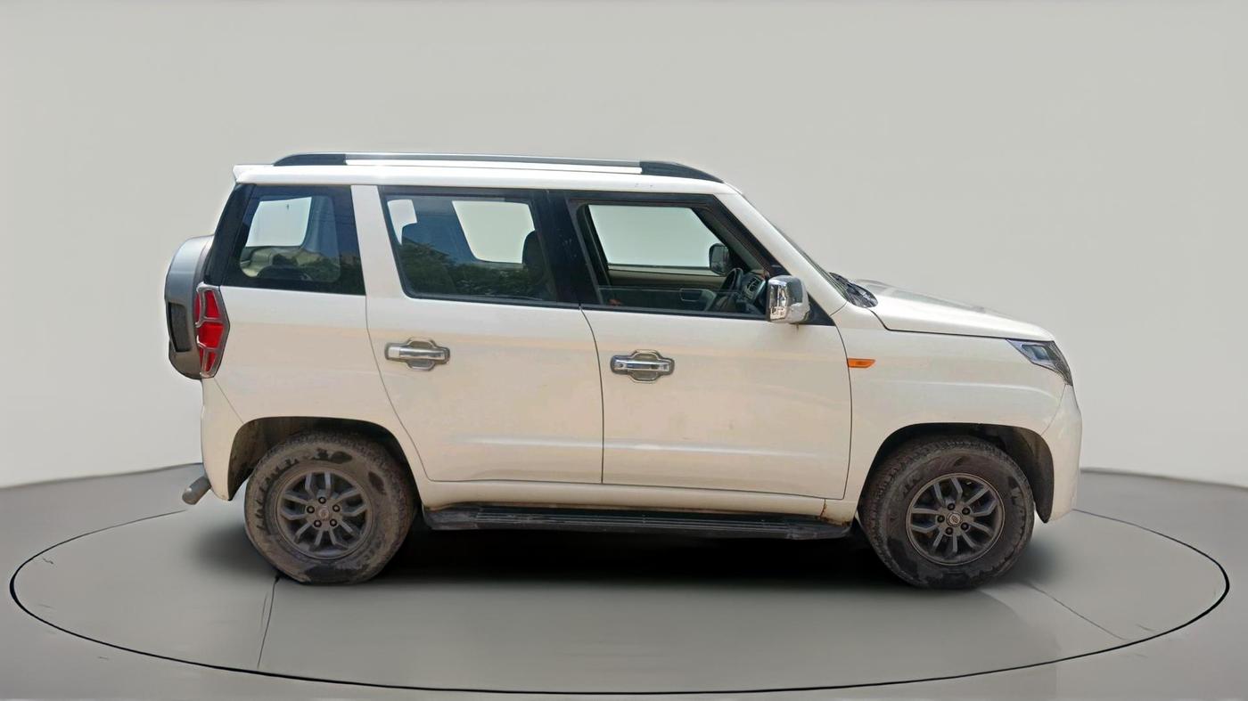 2017 Mahindra TUV300 T10 AMT, Diesel, Automatic, 1,04,842 km, exterior