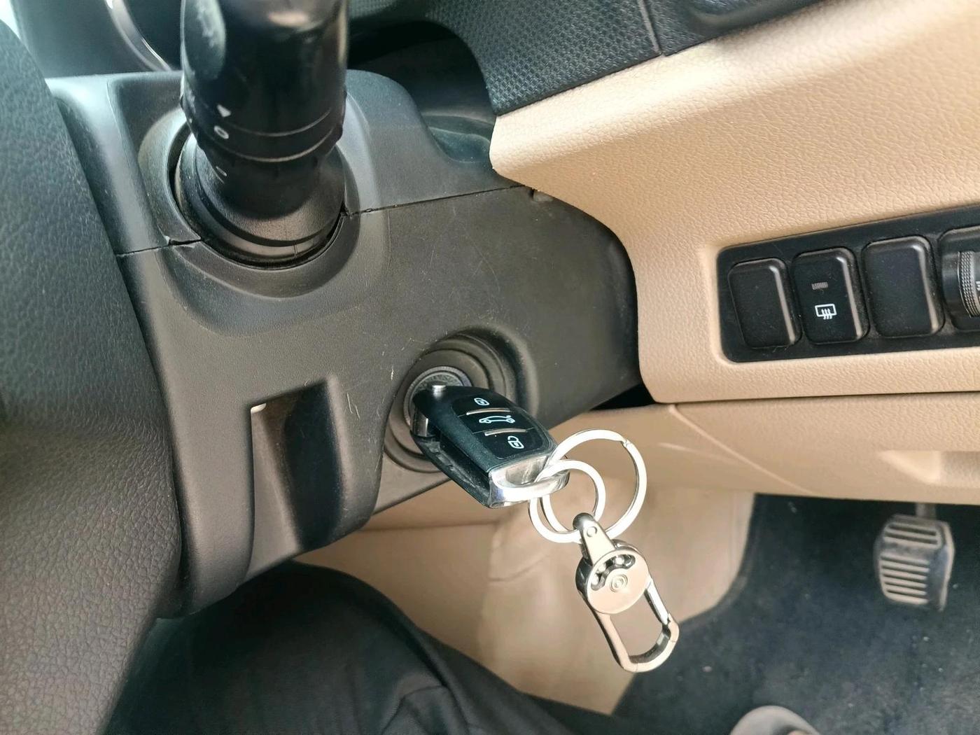 2017 Mahindra TUV300 T10 AMT, Diesel, Automatic, 1,04,842 km, interior