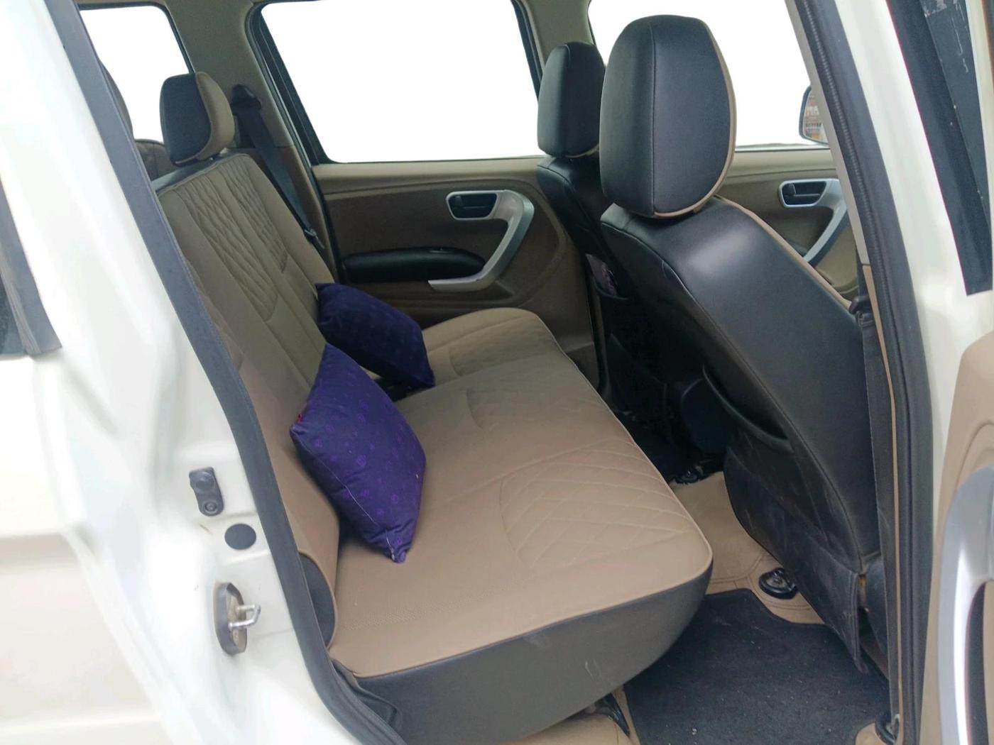2017 Mahindra TUV300 T10 AMT, Diesel, Automatic, 1,04,842 km, interior