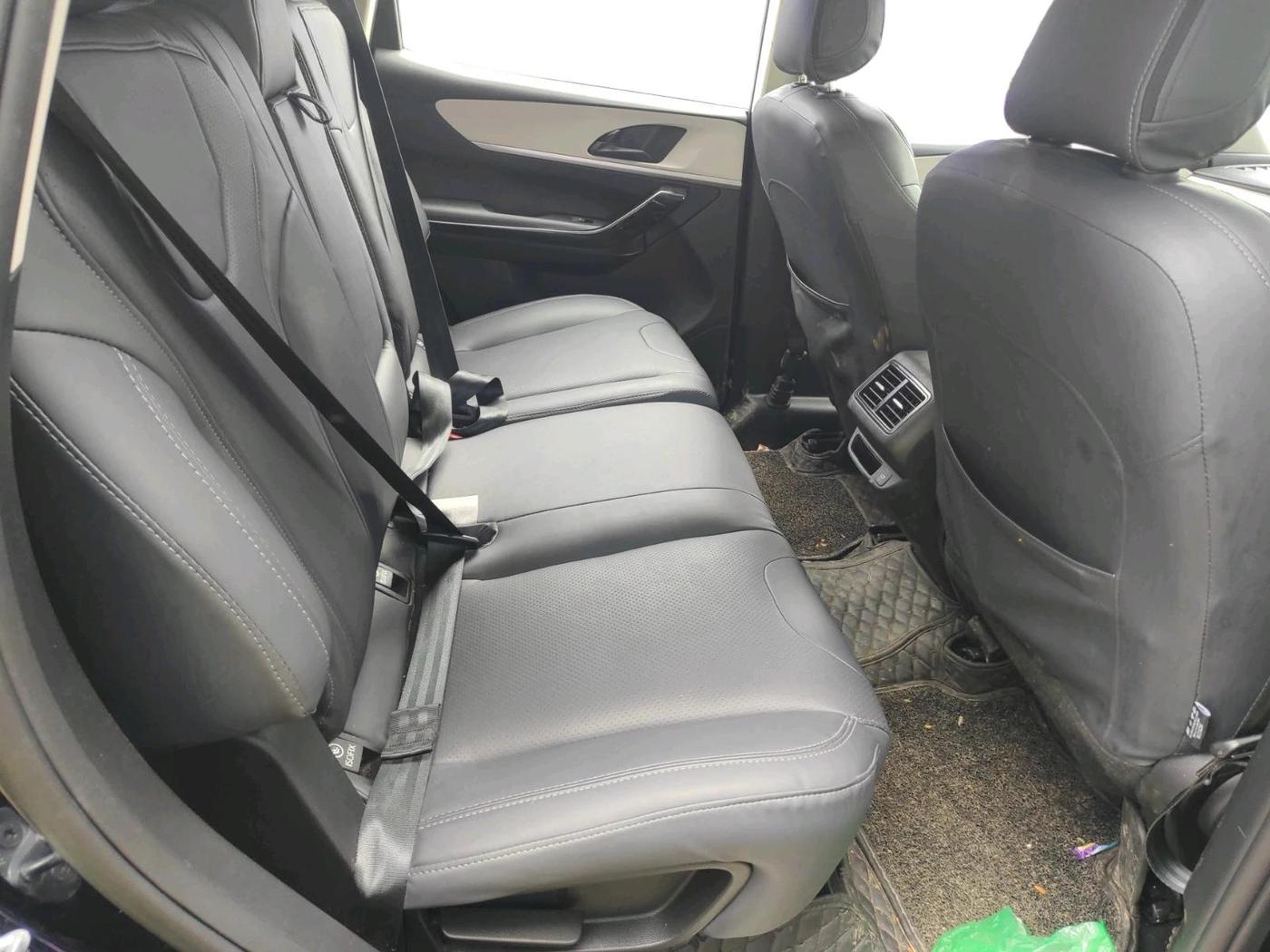 2025 Mahindra XUV700 AX5 Petrol AT 7 STR, Petrol, Automatic, 2,102 km, interior