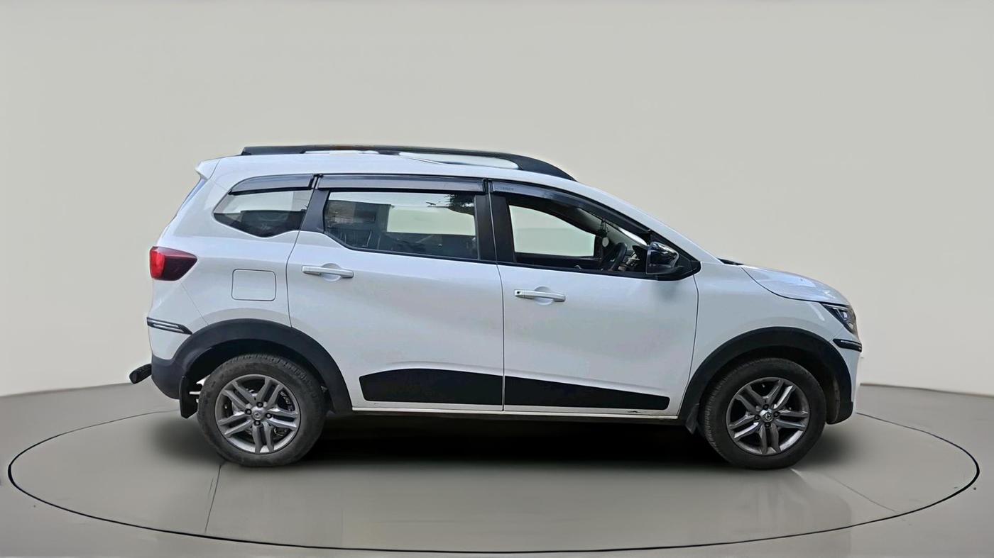 2022 Renault TRIBER RXZ, Petrol, Manual, 18,661 km, exterior