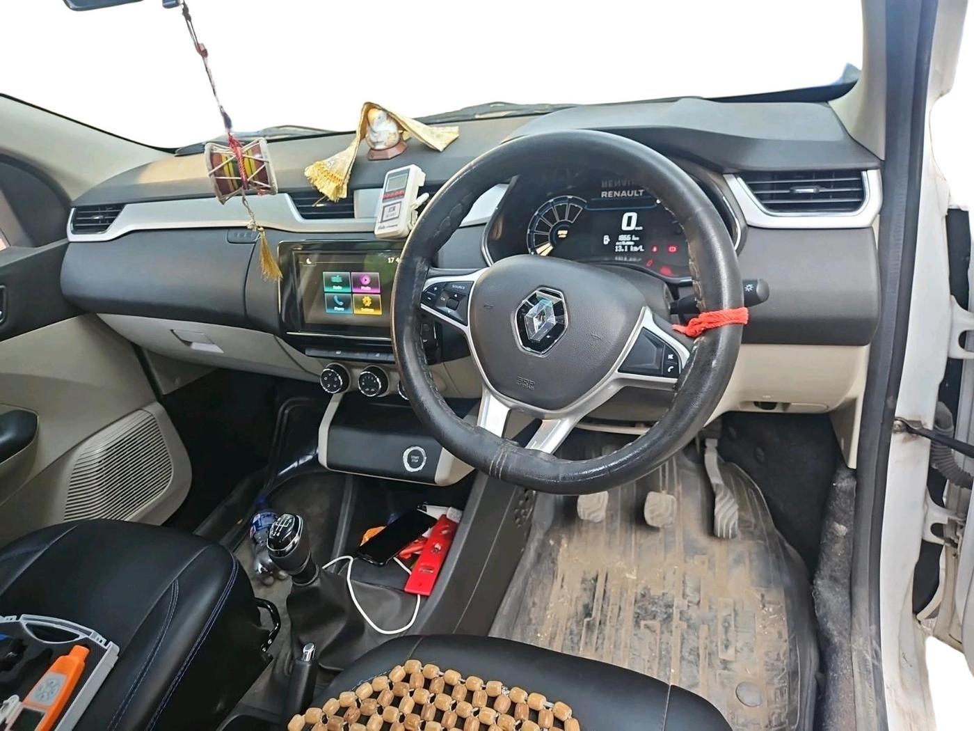 2022 Renault TRIBER RXZ, Petrol, Manual, 18,661 km, interior