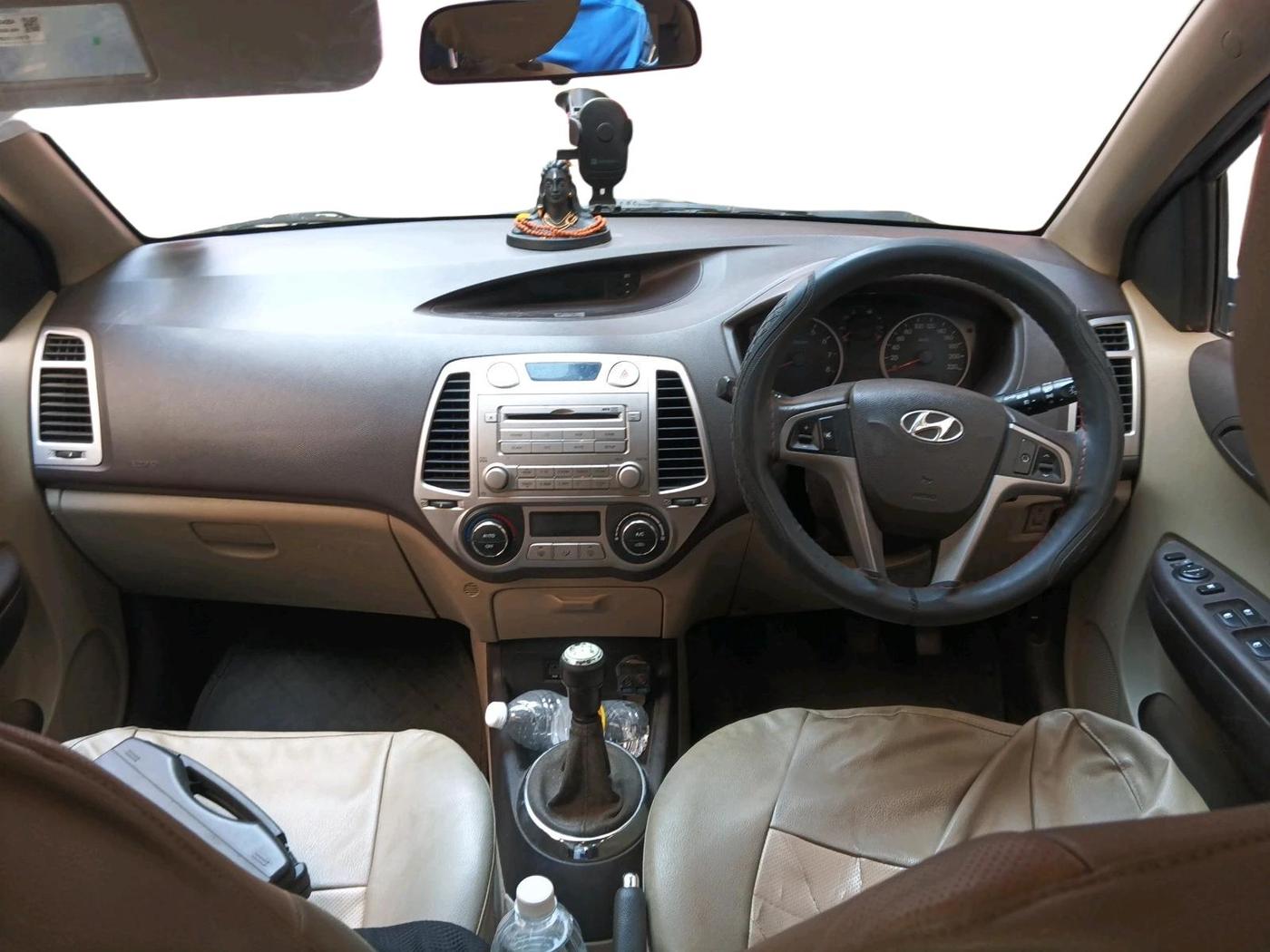 2011 Hyundai i20 ASTA 1.2, CNG, Manual, 1,16,000 km, interior