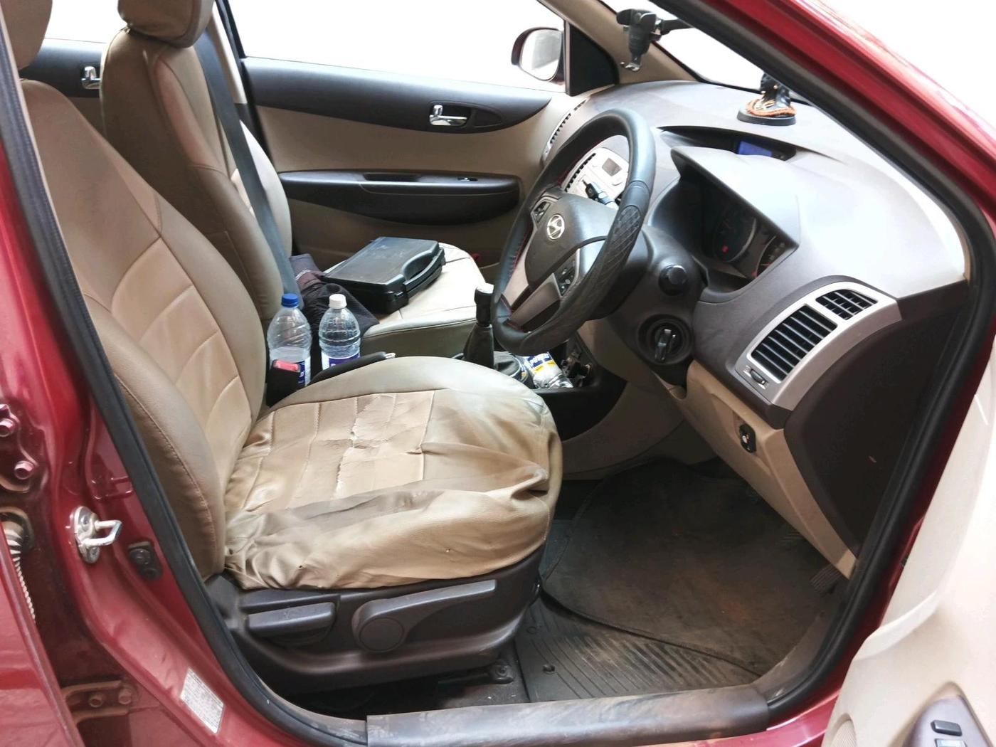 2011 Hyundai i20 ASTA 1.2, CNG, Manual, 1,16,000 km, interior