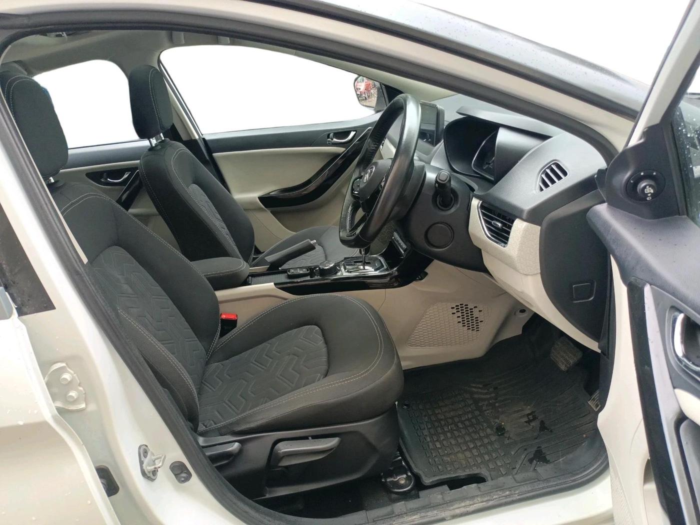 2022 Tata NEXON XZA PLUS (HS) DUAL TONE PETROL, Petrol, Automatic, 28,089 km, interior