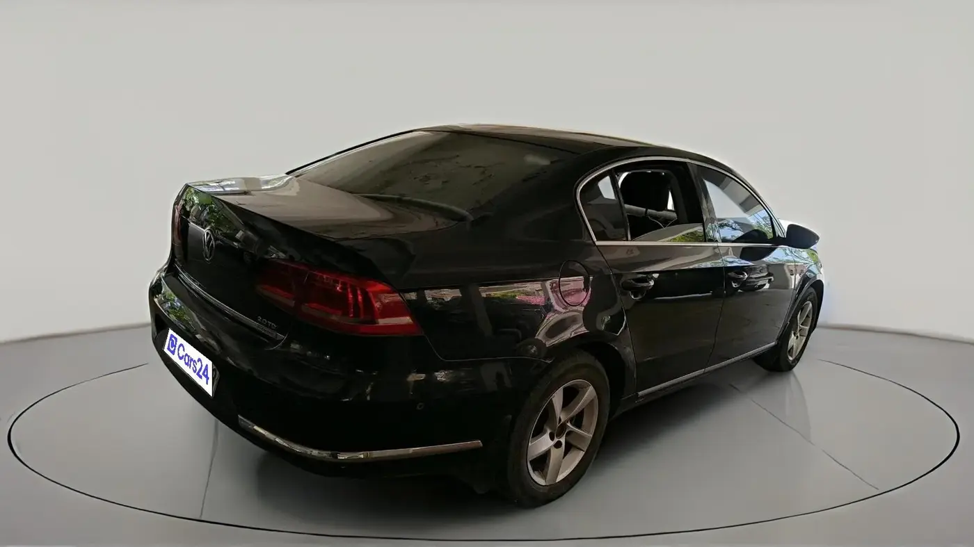 2011 Volkswagen Passat HIGHLINE DSG, Diesel, Automatic, 2,33,625 km, exterior