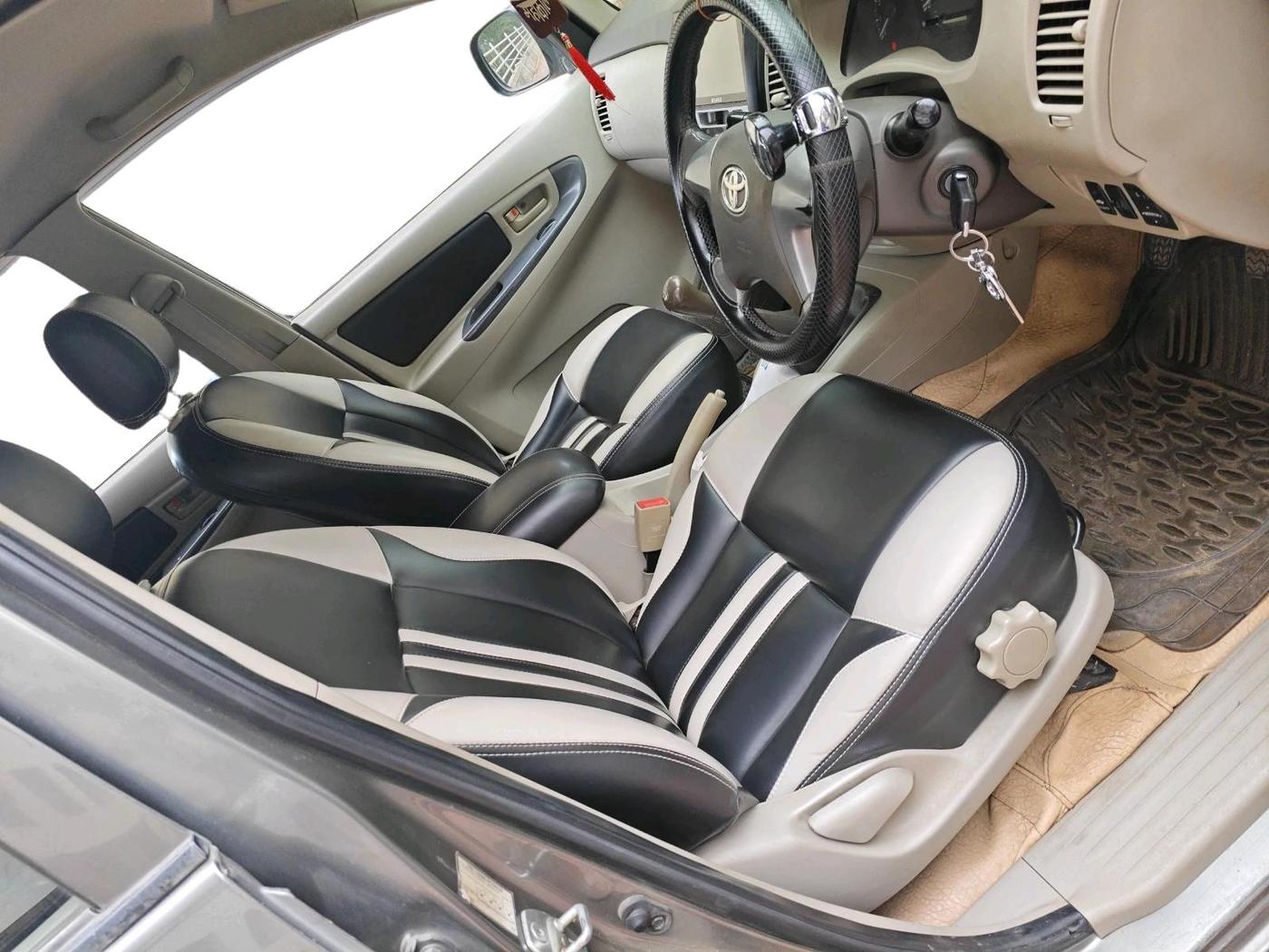 2012 Toyota Innova GX 2.5 7 STR, Diesel, Manual, 1,53,836 km, interior