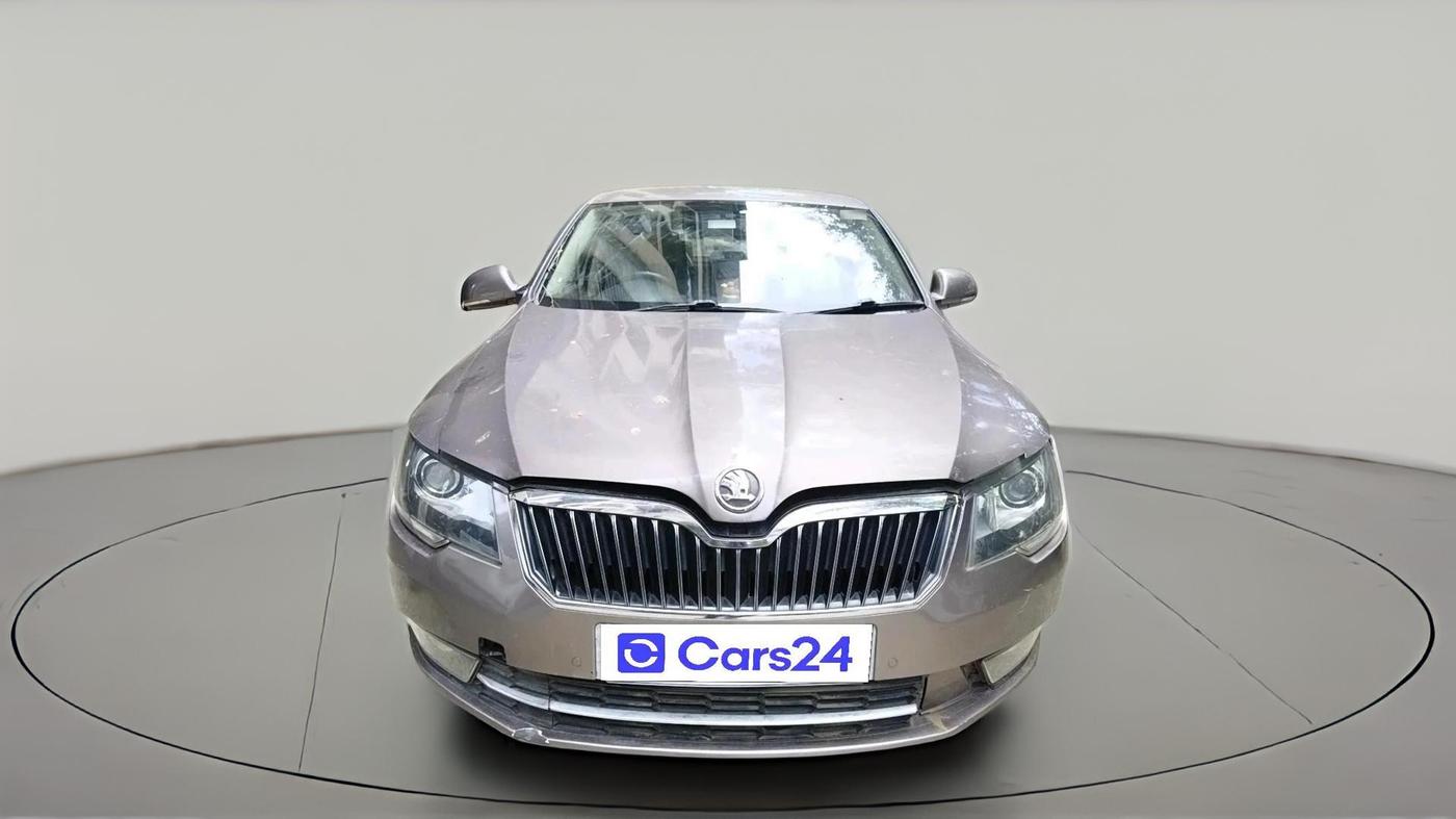 2014 Skoda Superb ELEGANCE 2.0 TDI CR AT, Diesel, Automatic, 1,39,639 km, exterior