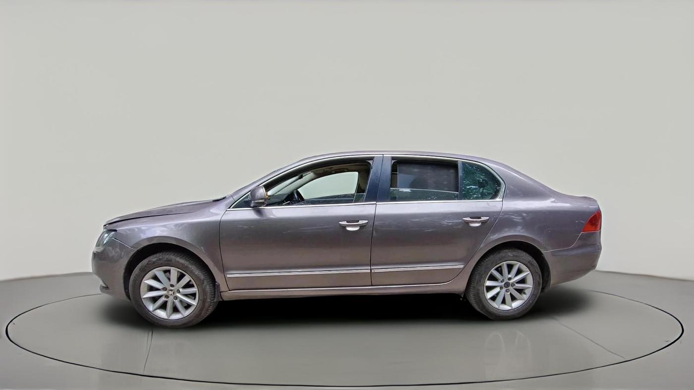 2014 Skoda Superb ELEGANCE 2.0 TDI CR AT, Diesel, Automatic, 1,39,639 km, exterior