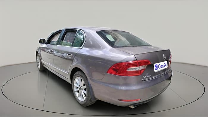 2014 Skoda Superb ELEGANCE 2.0 TDI CR AT, Diesel, Automatic, 1,39,639 km, exterior