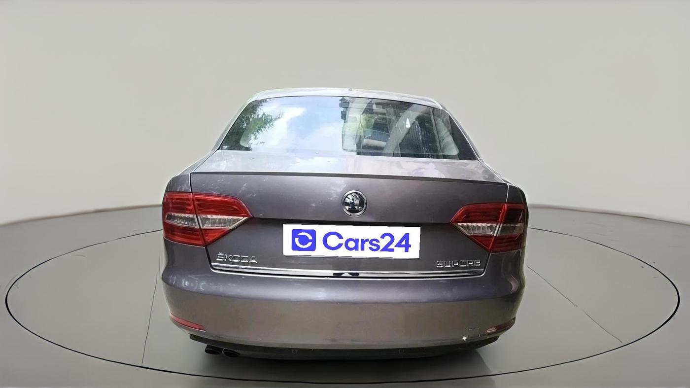 2014 Skoda Superb ELEGANCE 2.0 TDI CR AT, Diesel, Automatic, 1,39,639 km, exterior