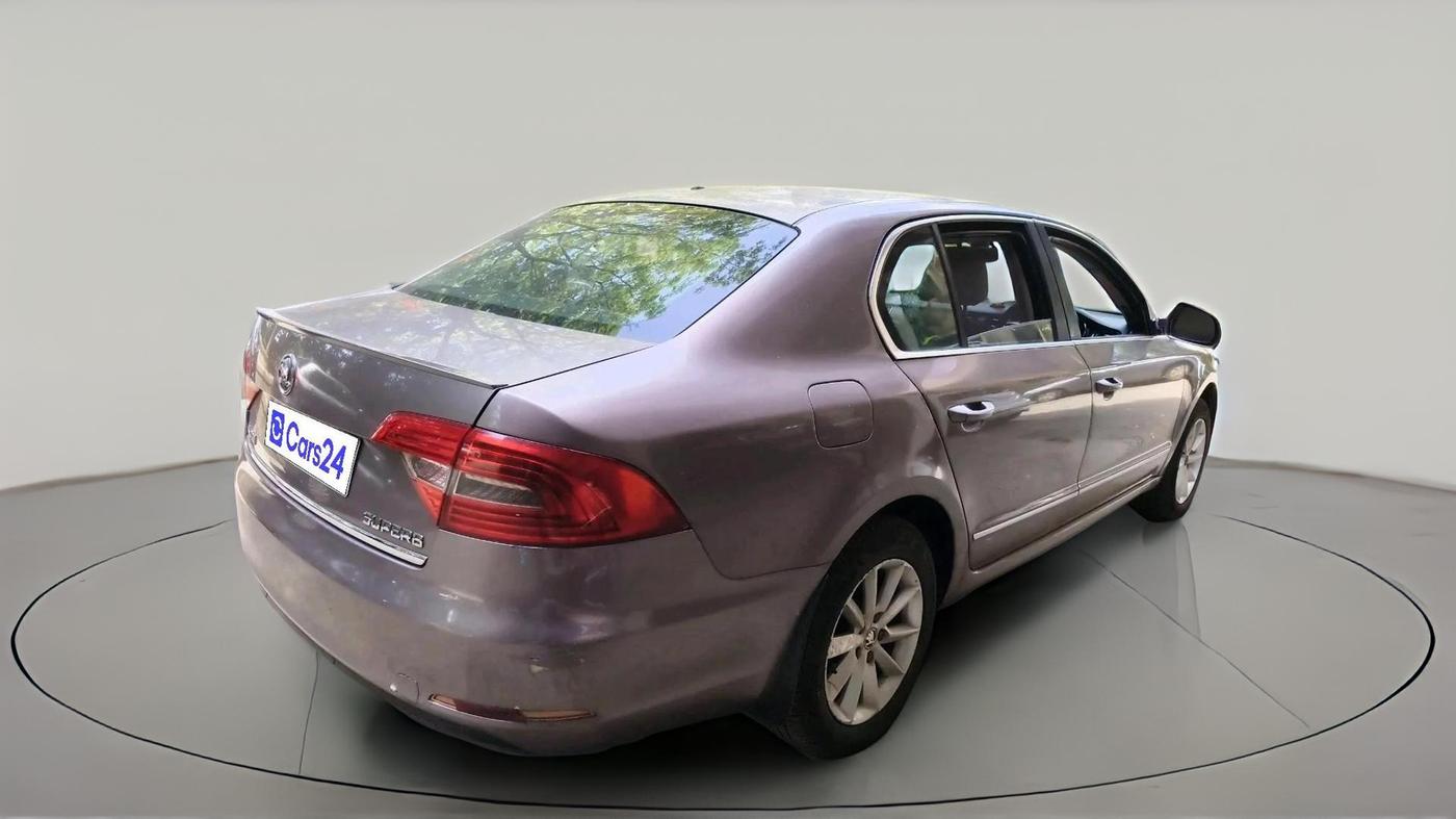 2014 Skoda Superb ELEGANCE 2.0 TDI CR AT, Diesel, Automatic, 1,39,639 km, exterior