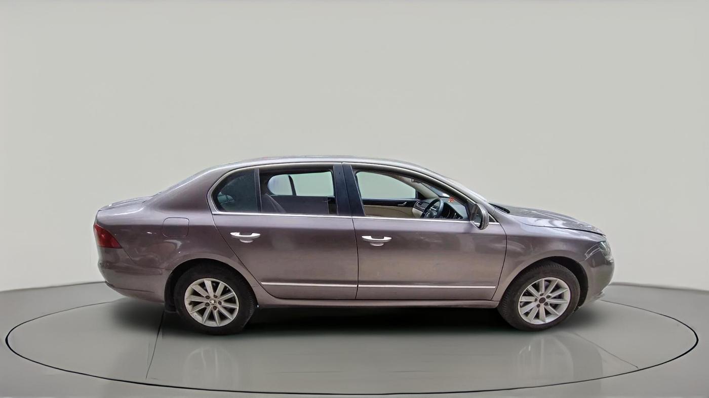 2014 Skoda Superb ELEGANCE 2.0 TDI CR AT, Diesel, Automatic, 1,39,639 km, exterior