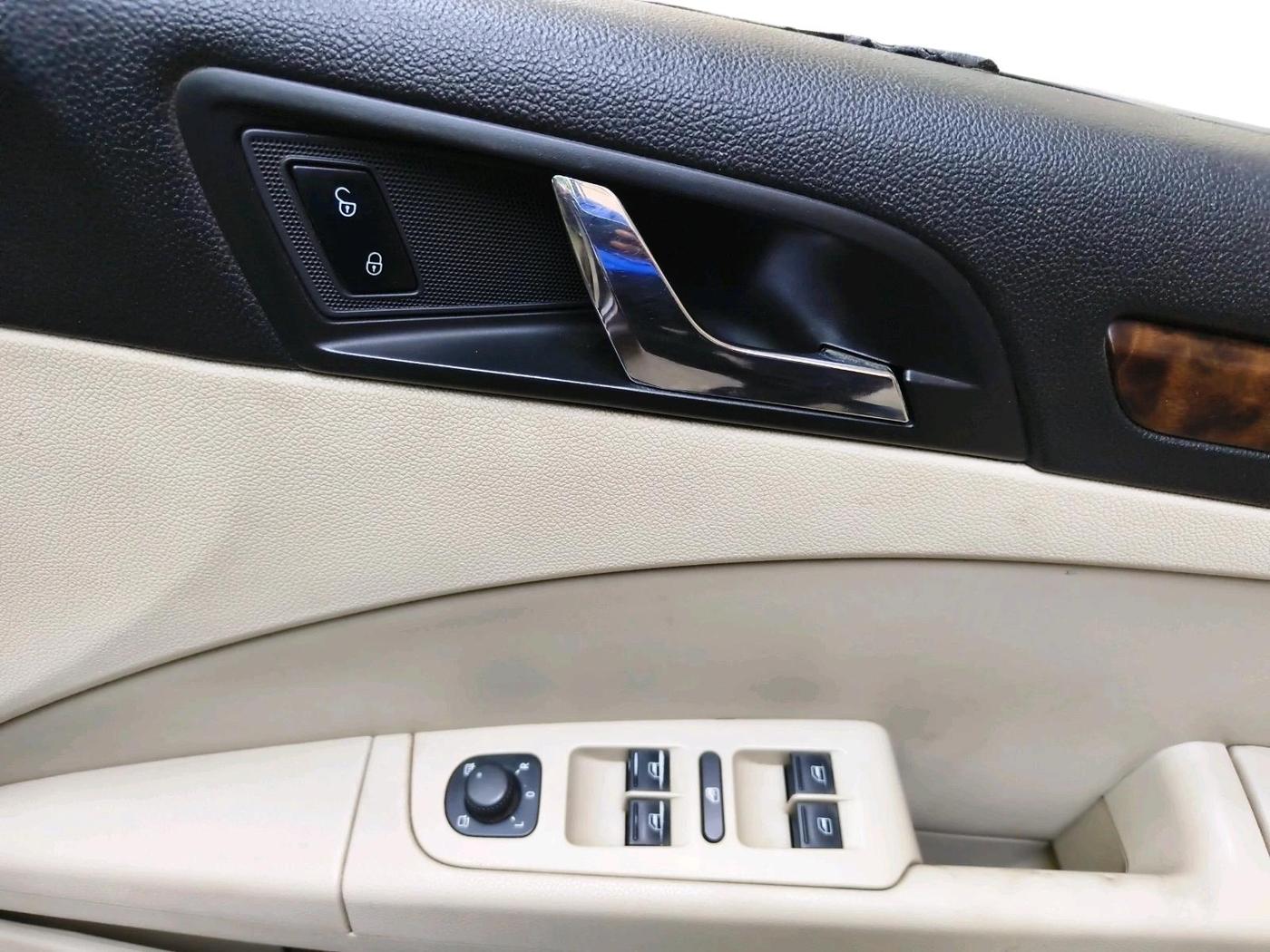 2014 Skoda Superb ELEGANCE 2.0 TDI CR AT, Diesel, Automatic, 1,39,639 km, interior