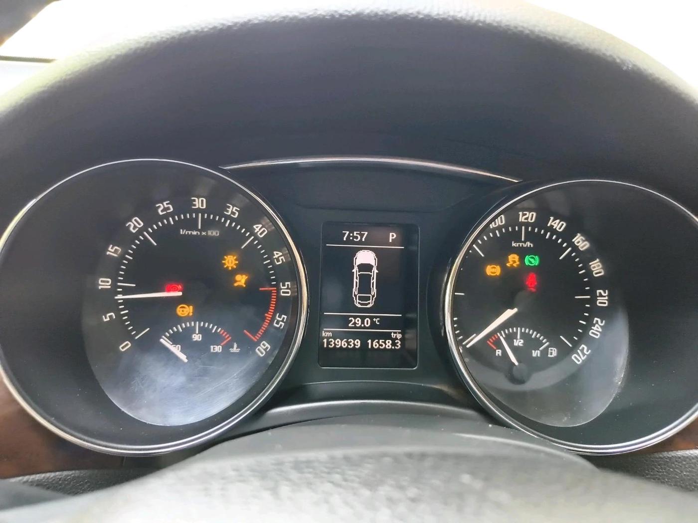 2014 Skoda Superb ELEGANCE 2.0 TDI CR AT, Diesel, Automatic, 1,39,639 km, interior