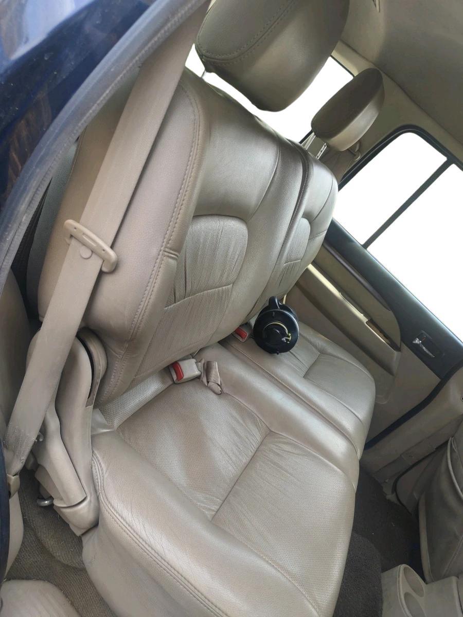 2013 Ford Endeavour 2.5L 4X2 MT, Diesel, Manual, 75,172 km, interior
