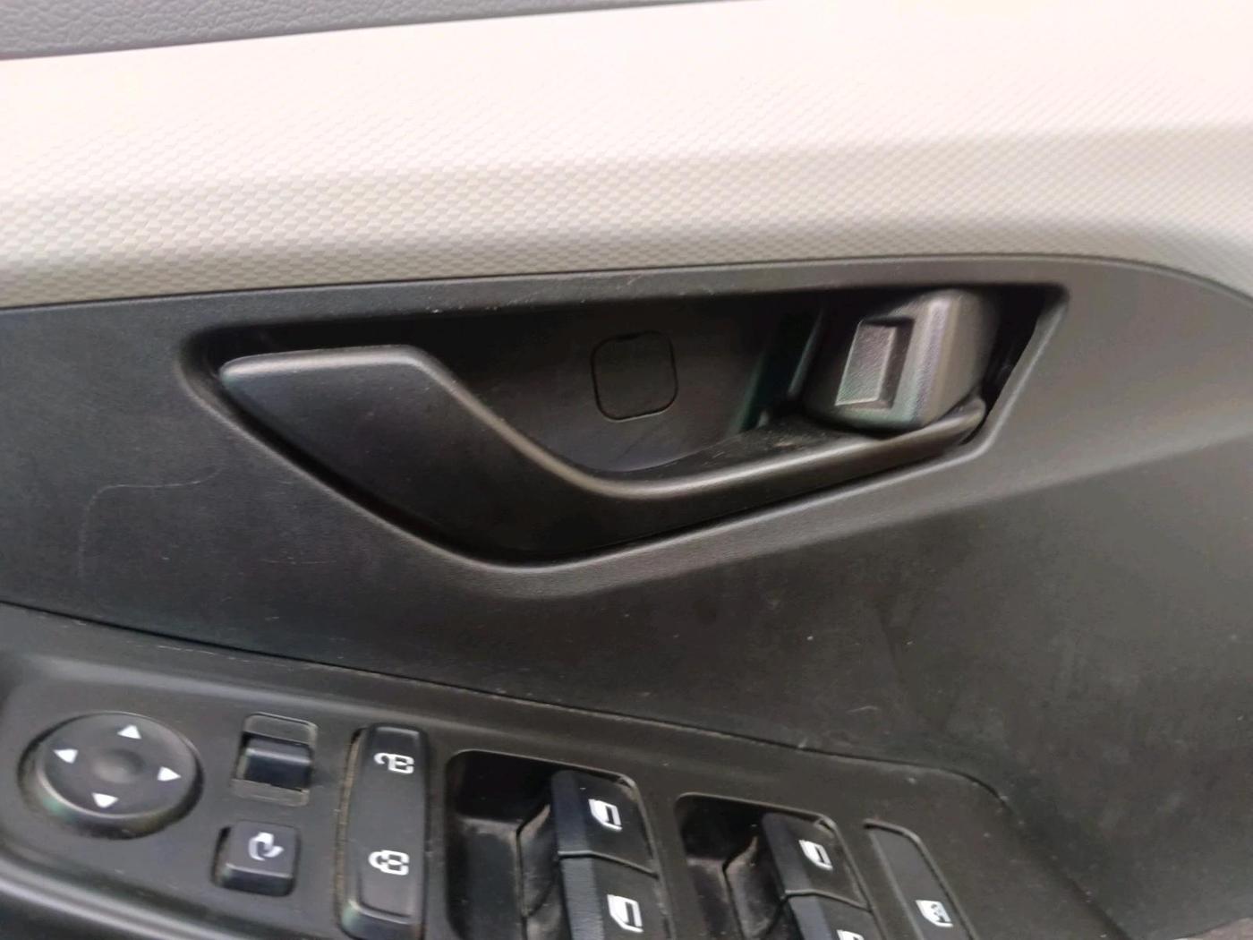 2025 Hyundai Creta E 1.5 PETROL, Petrol, Manual, 9,905 km, interior