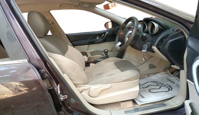 2017 Mahindra XUV500 W6, Diesel, Manual, 2,13,437 km, interior