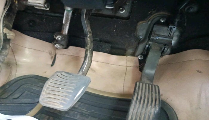 2017 Mahindra XUV500 W6, Diesel, Manual, 2,13,437 km, interior