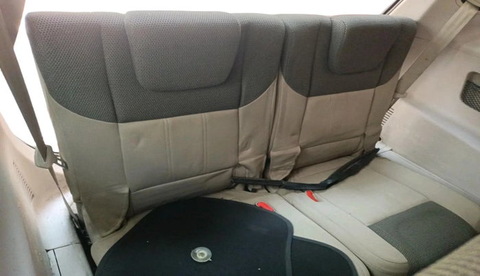 2017 Mahindra XUV500 W6, Diesel, Manual, 2,13,437 km, interior