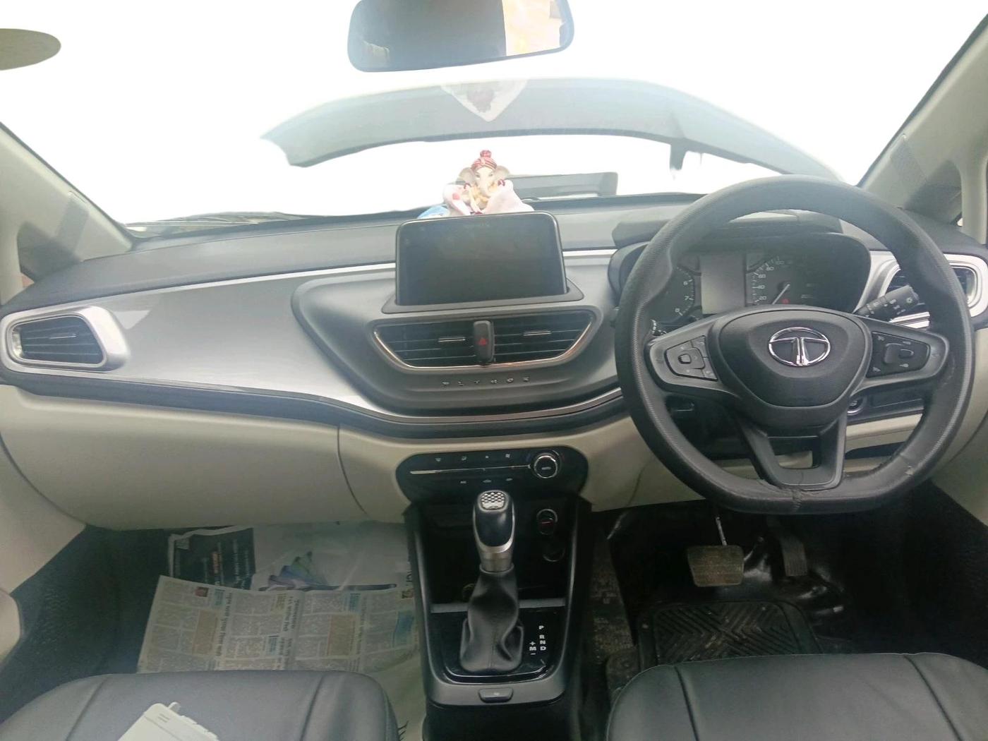 2023 Tata ALTROZ XTA, Petrol, Automatic, 29,372 km, interior