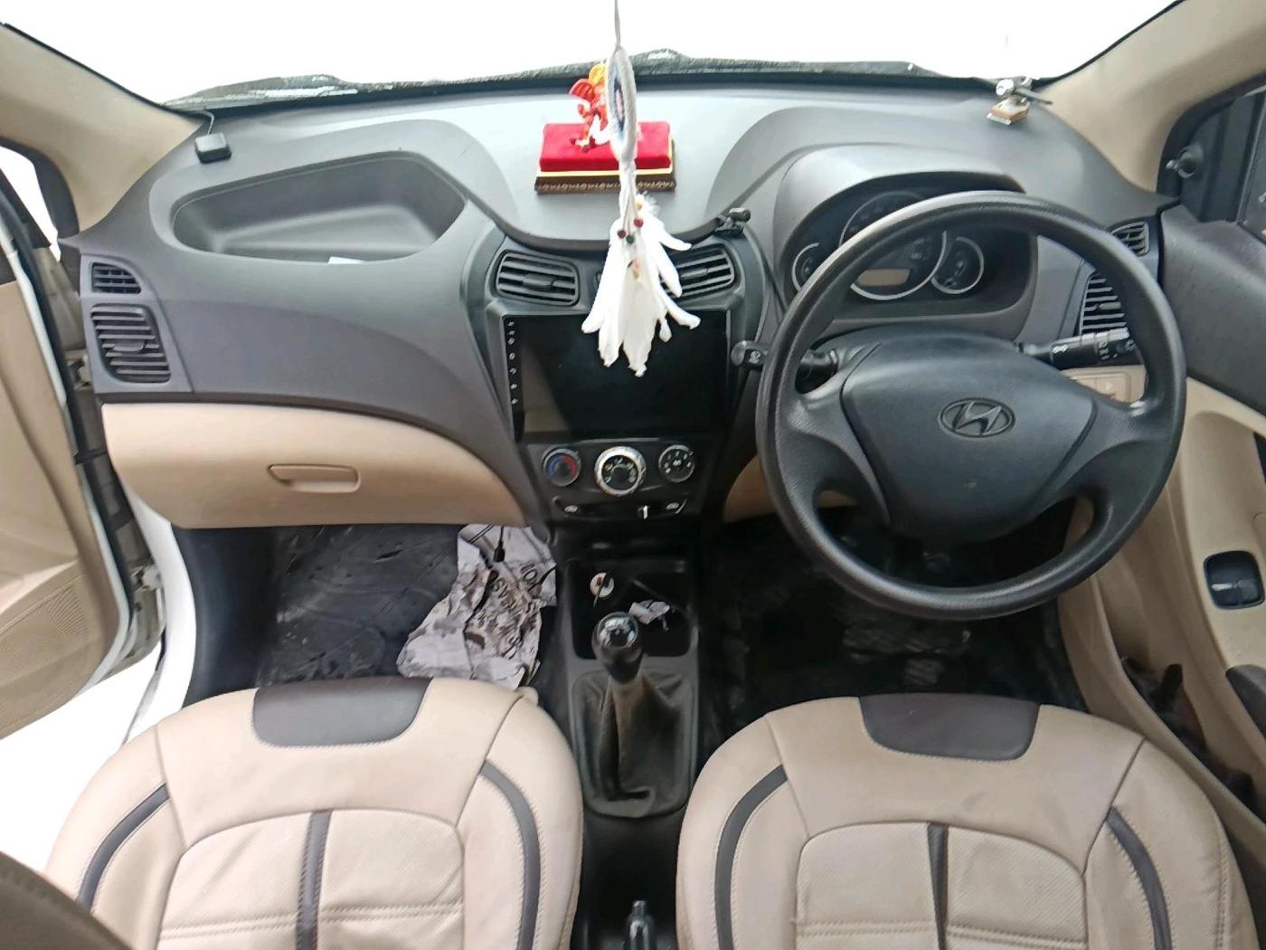 2016 Hyundai Eon MAGNA + LPG, Petrol, Manual, 94,457 km, interior