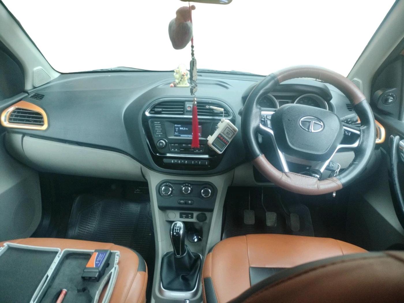 2017 Tata Tiago XZ PETROL, Petrol, Manual, 64,676 km, interior