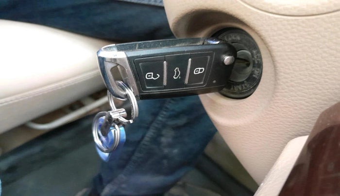 2014 Tata Safari Storme 2.2 VX 4X2, Diesel, Manual, 2,01,360 km, interior