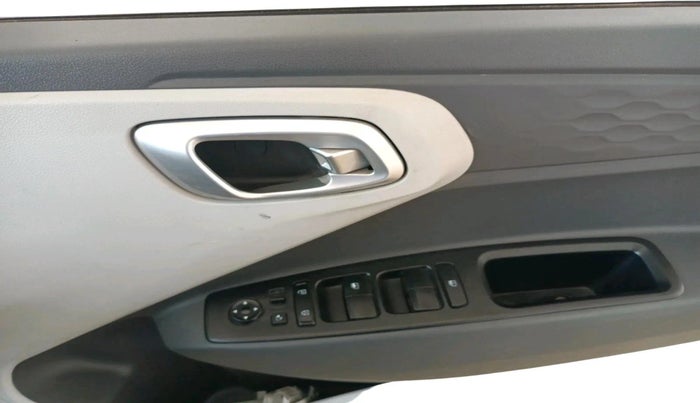 2022 Hyundai GRAND I10 NIOS SPORTZ AMT 1.2 KAPPA VTVT, Petrol, Automatic, 19,520 km, interior