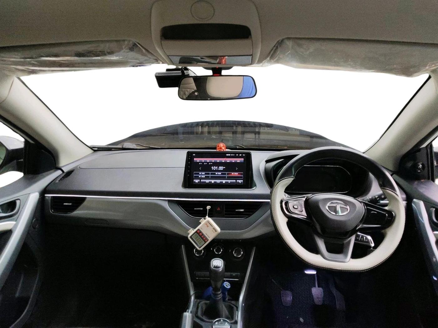 2022 Tata NEXON XE PETROL, Petrol, Manual, 34,815 km, interior